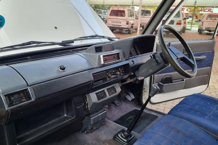 1994-Toyota-Venture-2200-64_14