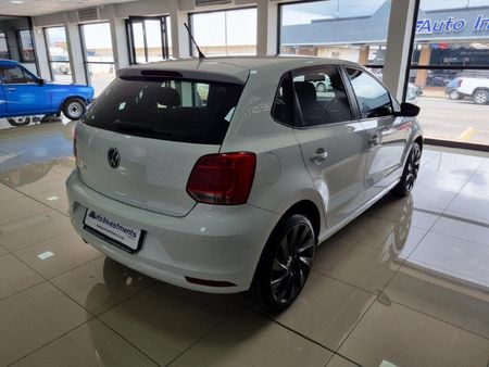 2022-Volkswagen-Polo-Vivo-16-Highline-5-dr_12