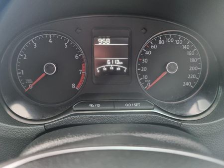 2022-Volkswagen-Polo-Vivo-16-Highline-5-dr_16