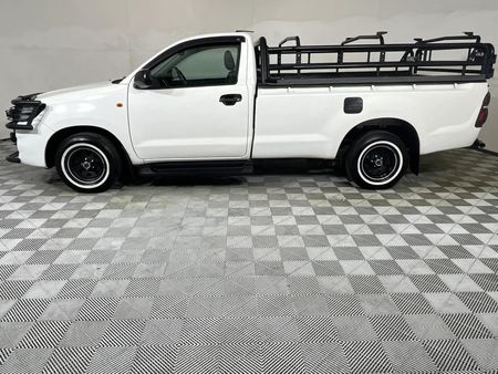 2013-Toyota-Hilux-20-VVTi-Single-Cab_6