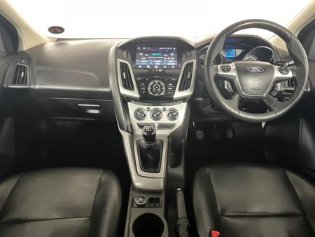 2011-Ford-Focus-16-Ti-VCT-Trend_1
