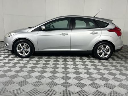 2011-Ford-Focus-16-Ti-VCT-Trend_7
