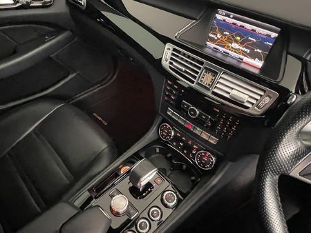 2013-Mercedes-Benz-CLS-CLS-63-AMG_9