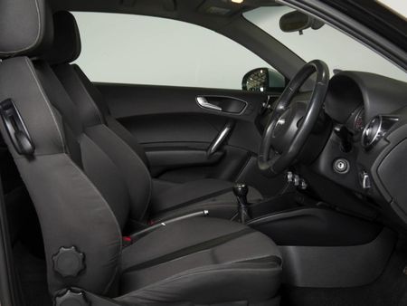 2015-Audi-A1-16-TDI-Ambition_6