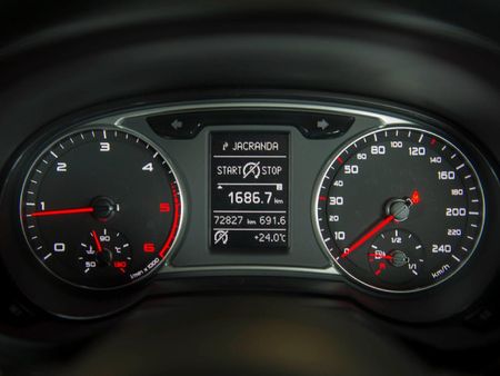 2015-Audi-A1-16-TDI-Ambition_8