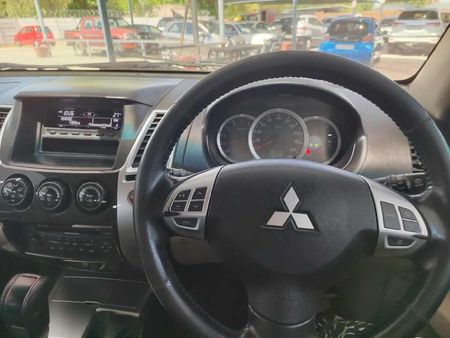 2010-Mitsubishi-Pajero-Sport-32-DI-D-GLS-Auto_16