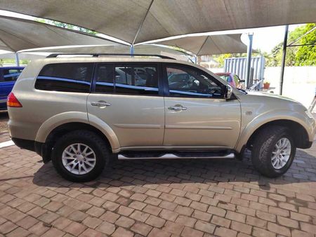 2010-Mitsubishi-Pajero-Sport-32-DI-D-GLS-Auto_7