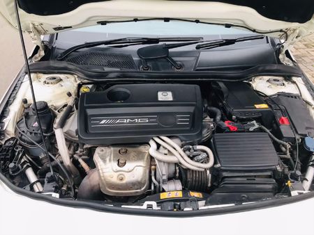 2014-Mercedes-AMG-CLA-45-AMG_3