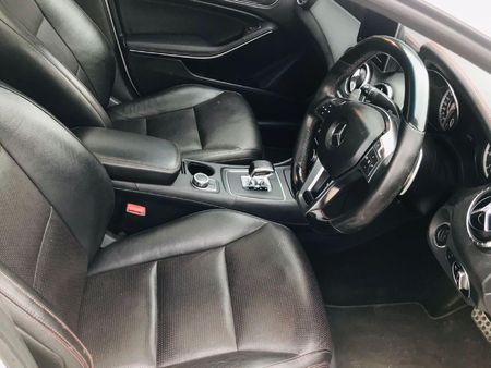2014-Mercedes-AMG-CLA-45-AMG_4