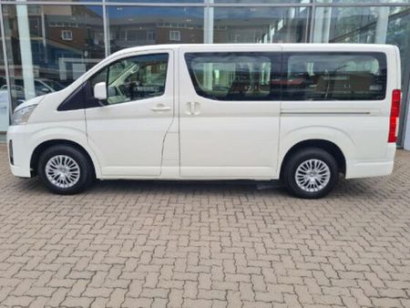 2019-Toyota-Quantum-28-GL-11-seat_3