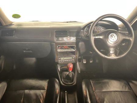 2000-Volkswagen-Golf-4-GTI-18T_1