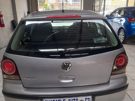 2008-Volkswagen-Polo-14-Trendline_4