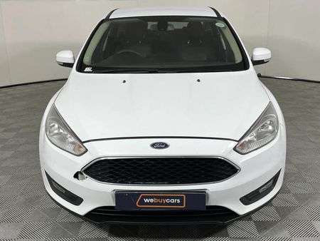 2016-Ford-Focus-10-EcoBoost-Trend_3