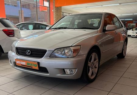 2001-Lexus-IS-200-Auto_2