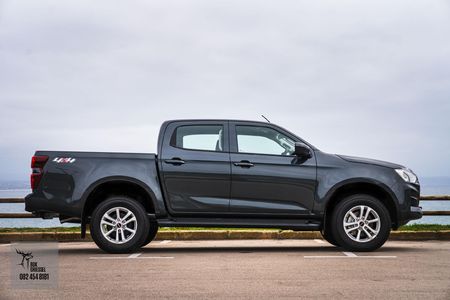 2023-Isuzu-D-Max-19-DDI-LS-4x4-Auto-Double-Cab_11