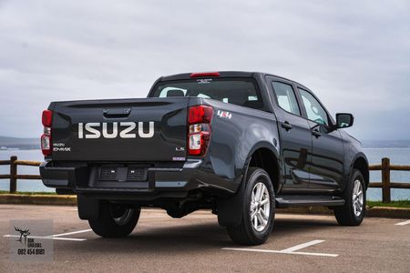 2023-Isuzu-D-Max-19-DDI-LS-4x4-Auto-Double-Cab_8