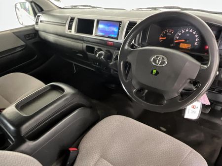 2016-Toyota-Quantum-25-D-4D-10-seat_1