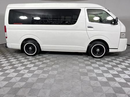 2016-Toyota-Quantum-25-D-4D-10-seat_5