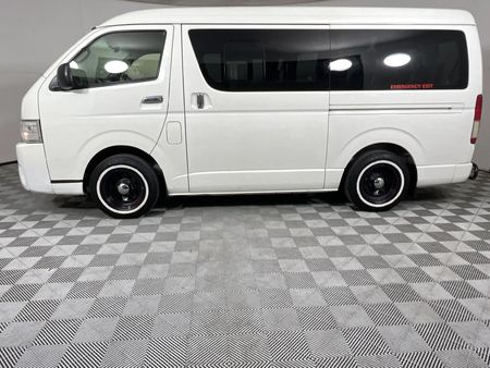2016-Toyota-Quantum-25-D-4D-10-seat_7