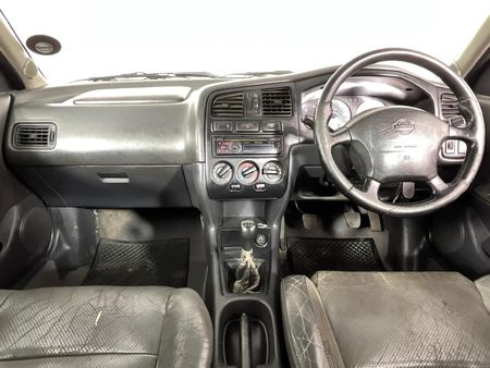 1999-Nissan-Primera-200-STi_1