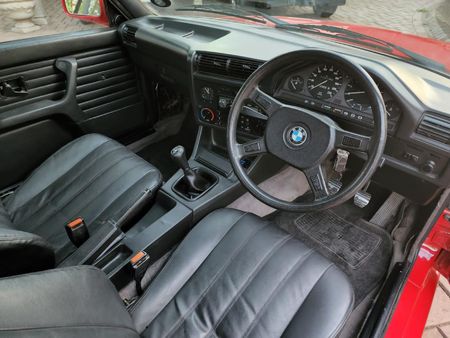 1988-BMW-3-Series-325is_17