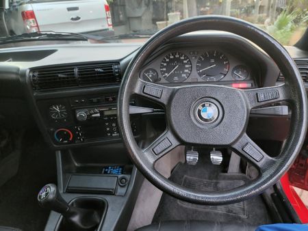 1988-BMW-3-Series-325is_18