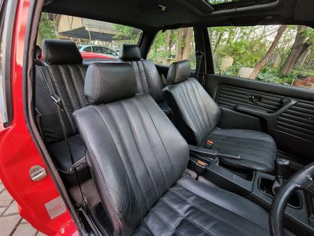 1988-BMW-3-Series-325is_24