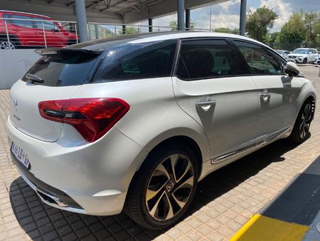 2013-Citroen-DS5-16-THP-Style-Auto_4