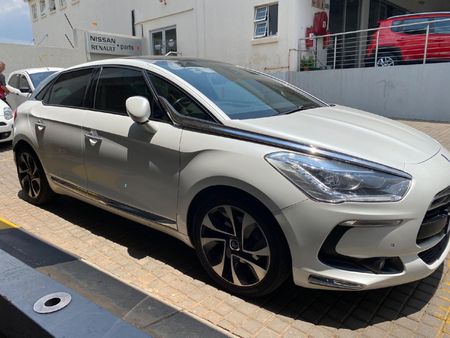 2013-Citroen-DS5-16-THP-Style-Auto_8