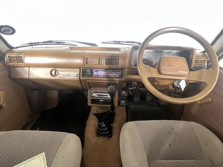 1988-Toyota-Hilux-2200-4x4-Double-Cab_1