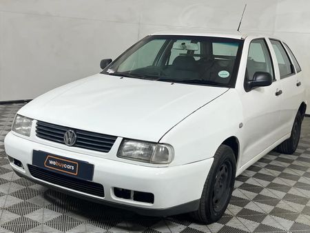 2001-Volkswagen-Polo-Playa-14_0