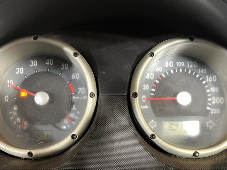 2001-Volkswagen-Polo-Playa-14_2