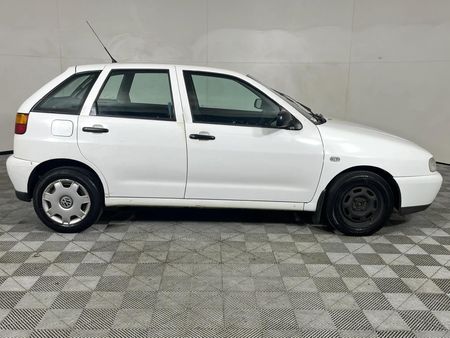 2001-Volkswagen-Polo-Playa-14_5