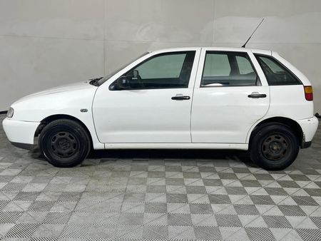 2001-Volkswagen-Polo-Playa-14_7