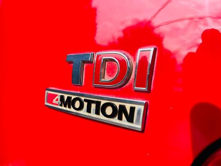 2017-Volkswagen-Transporter-20-BiTDI-Crew-Bus-LWB-132kW-4Motion-Auto_9