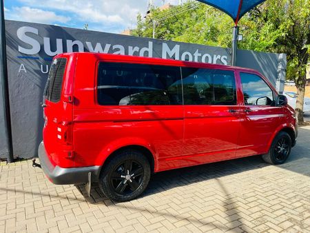 2017-Volkswagen-Transporter-20-BiTDI-Crew-Bus-LWB-132kW-4Motion-Auto_1