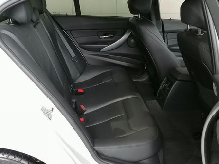 2014-BMW-3-Series-330d-M-Sport-Auto_13