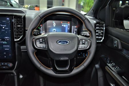 2023-Mercedes-Benz-GLS-Maybach-600-4Matic_2