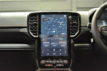 2023-Mercedes-Benz-GLS-Maybach-600-4Matic_4