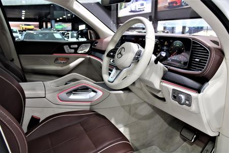 2023-Mercedes-Benz-GLS-Maybach-600-4Matic_7