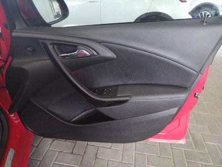 2015-Opel-Astra-16T-Cosmo_9
