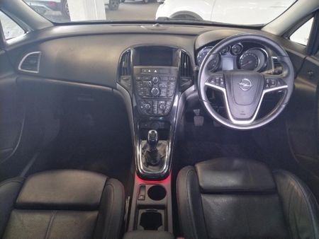 2015-Opel-Astra-16T-Cosmo_8