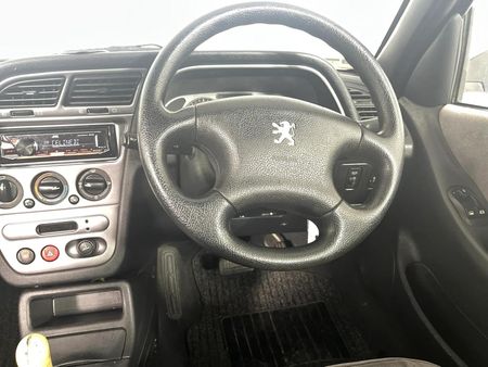 2000-Peugeot-306-20-XT-Sedan-Auto_9