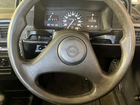 1989-Opel-Kadett-13-Cub_13