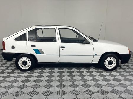 1989-Opel-Kadett-13-Cub_16