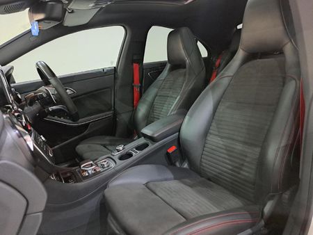 2017-Mercedes-AMG-CLA-45-AMG_9