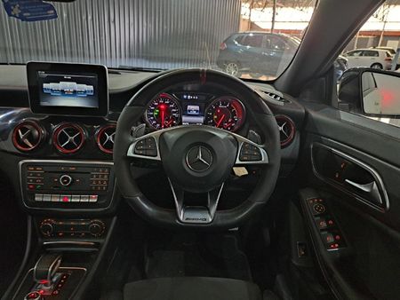 2017-Mercedes-AMG-CLA-45-AMG_11