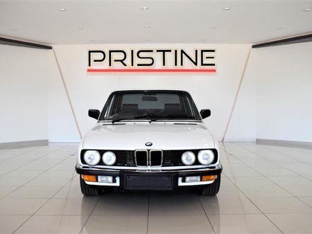 1987-BMW-5-Series-525e_1