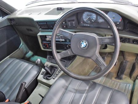 1987-BMW-5-Series-525e_7