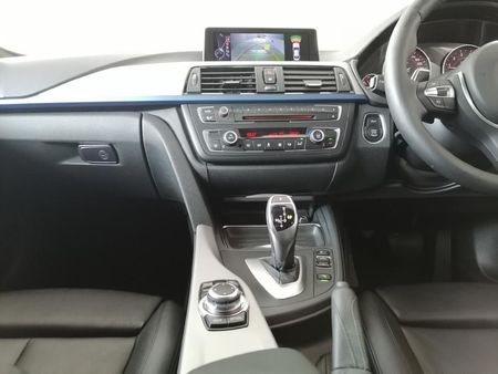 2013-BMW-3-Series-335i-M-Sport-Auto_13